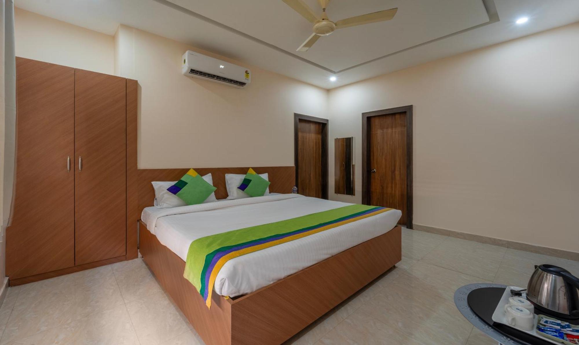 Treebo Raj Palace Bénarès Extérieur photo